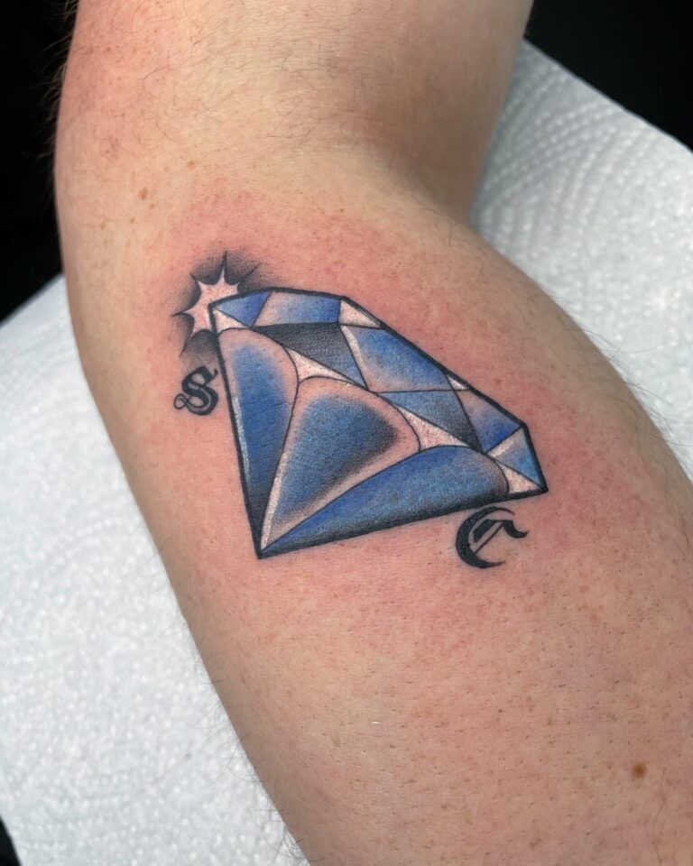 Farbiges Tattoo von Blackout Ink