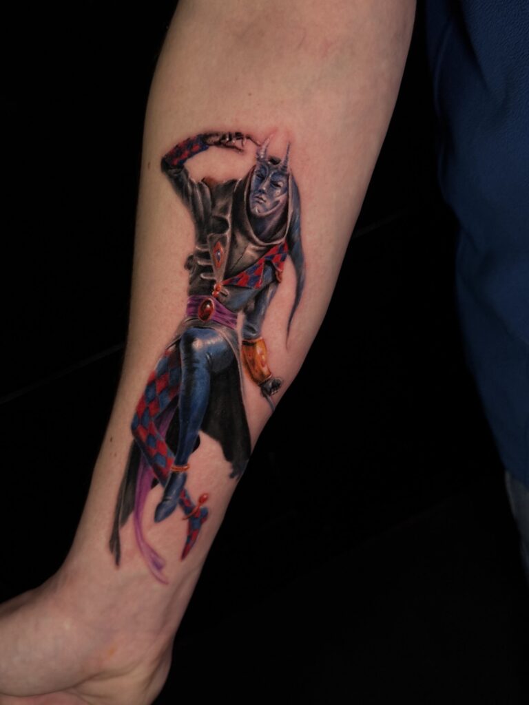 Farbiges Tattoo von Blackout Ink