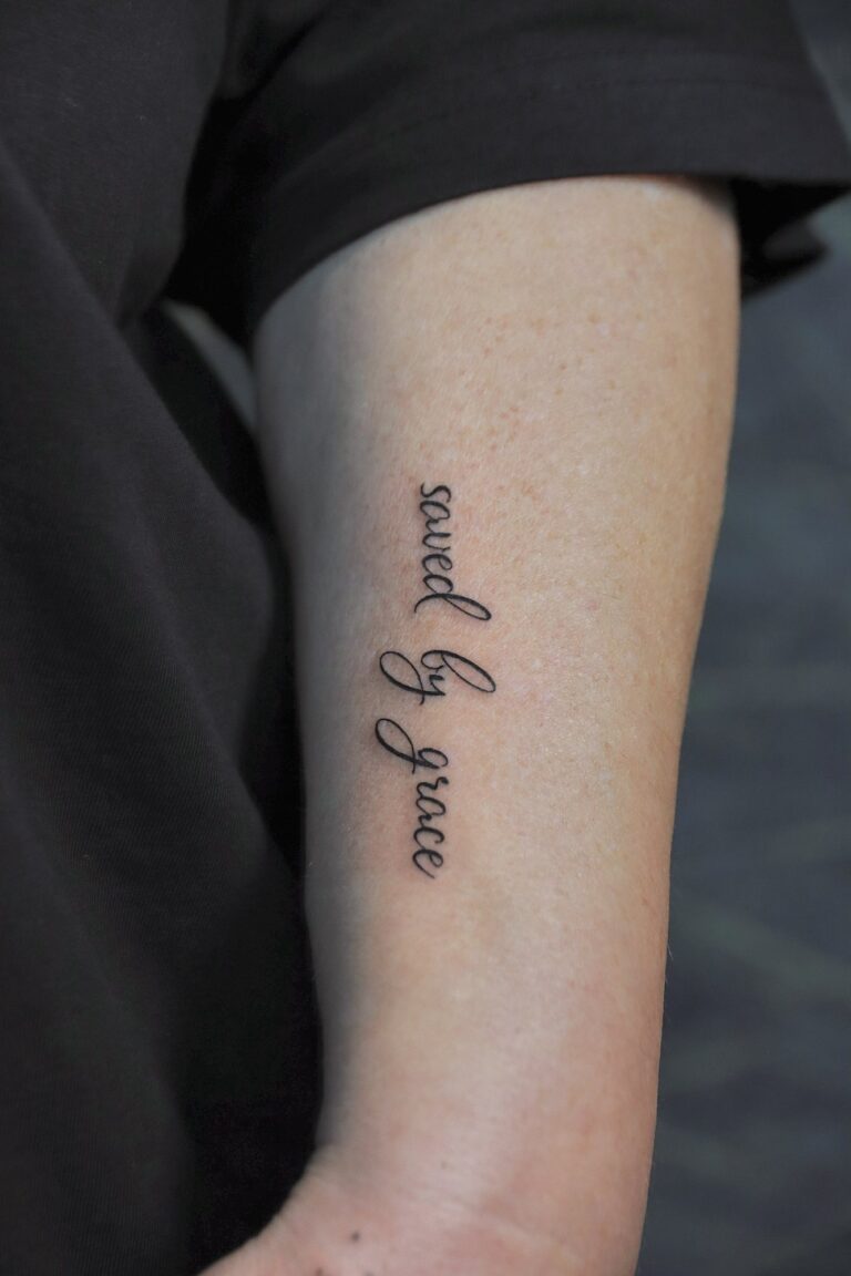 Fineline-Tattoo von Blackout Ink