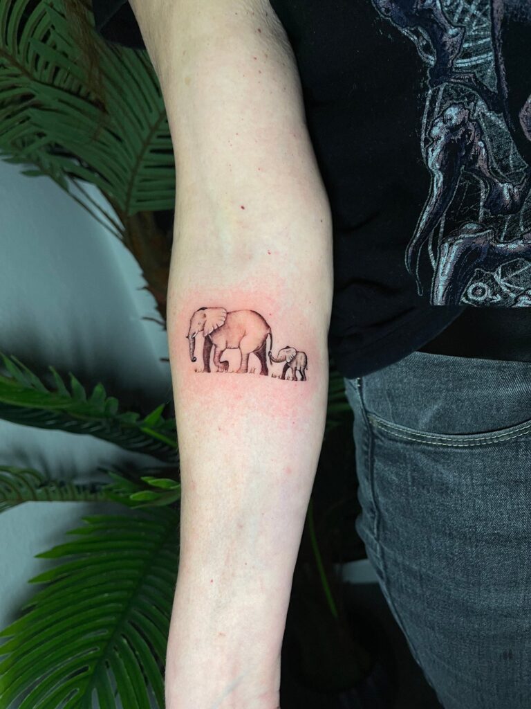 Fineline-Tattoo von Blackout Ink