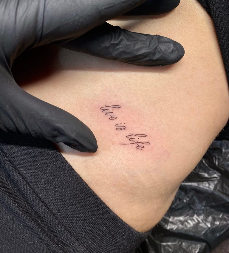 Fineline-Tattoo von Blackout Ink