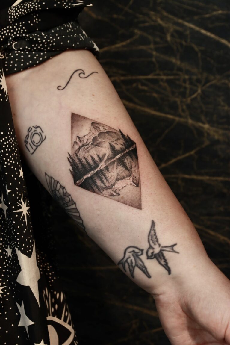 Fineline-Tattoo von Blackout Ink
