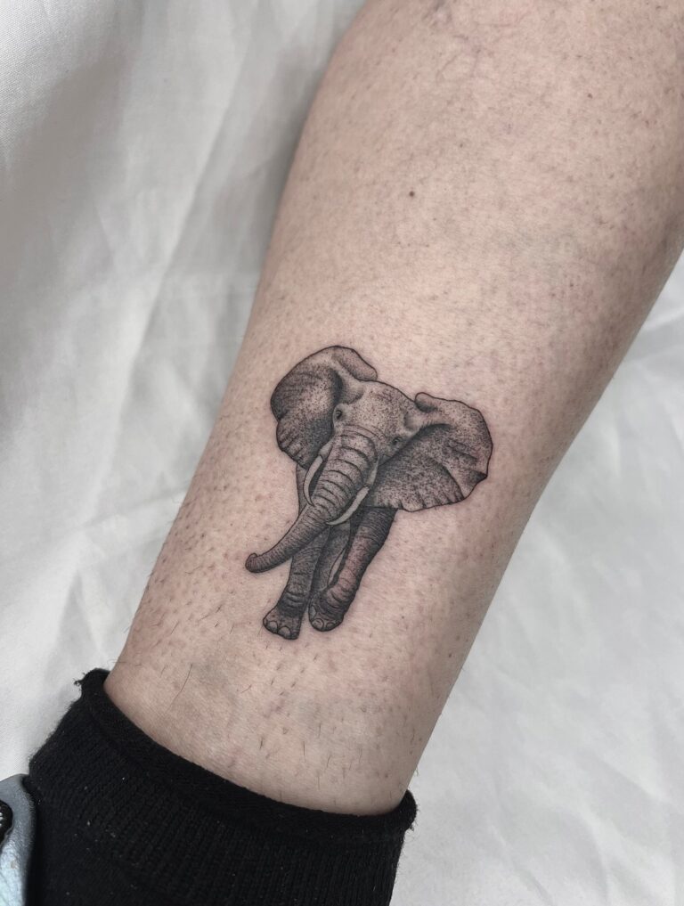 Fineline-Tattoo von Blackout Ink