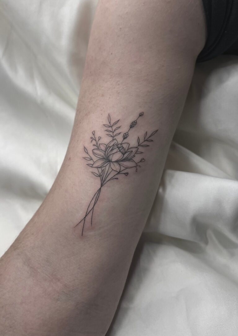 Fineline-Tattoo von Blackout Ink