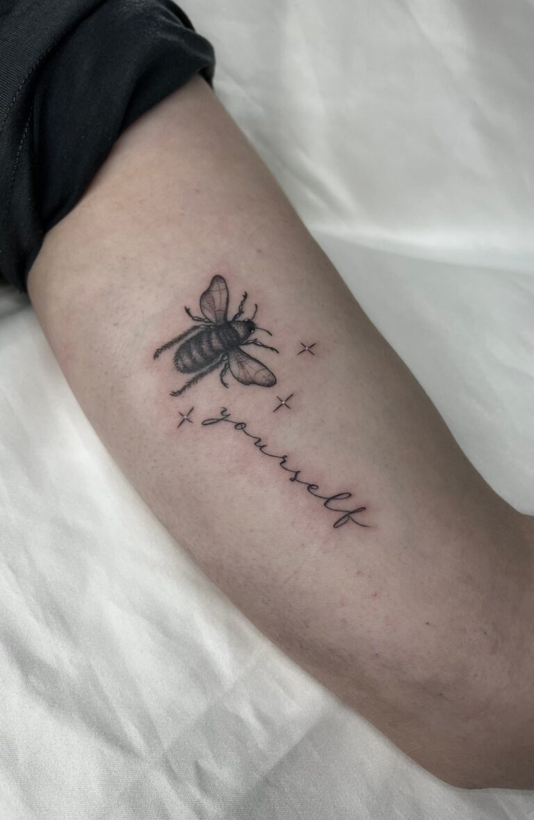 Fineline-Tattoo von Blackout Ink