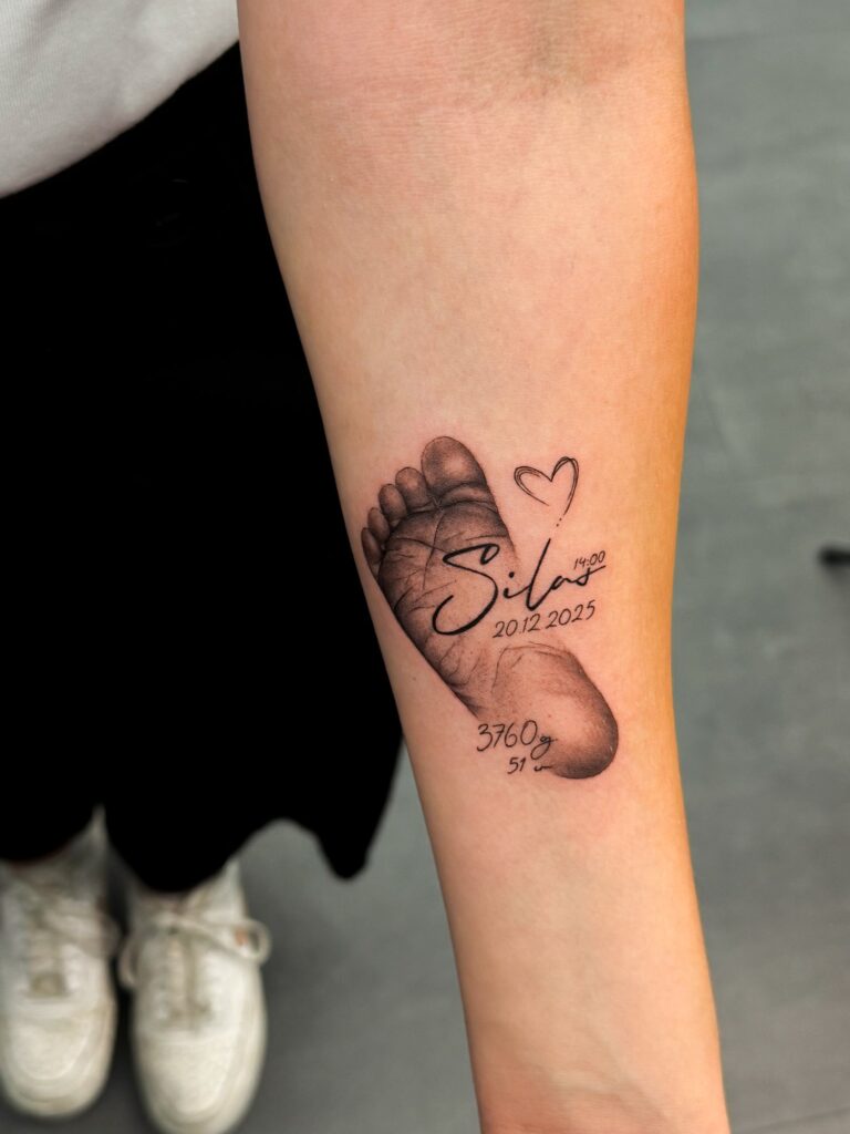 Fineline-Tattoo von Blackout Ink