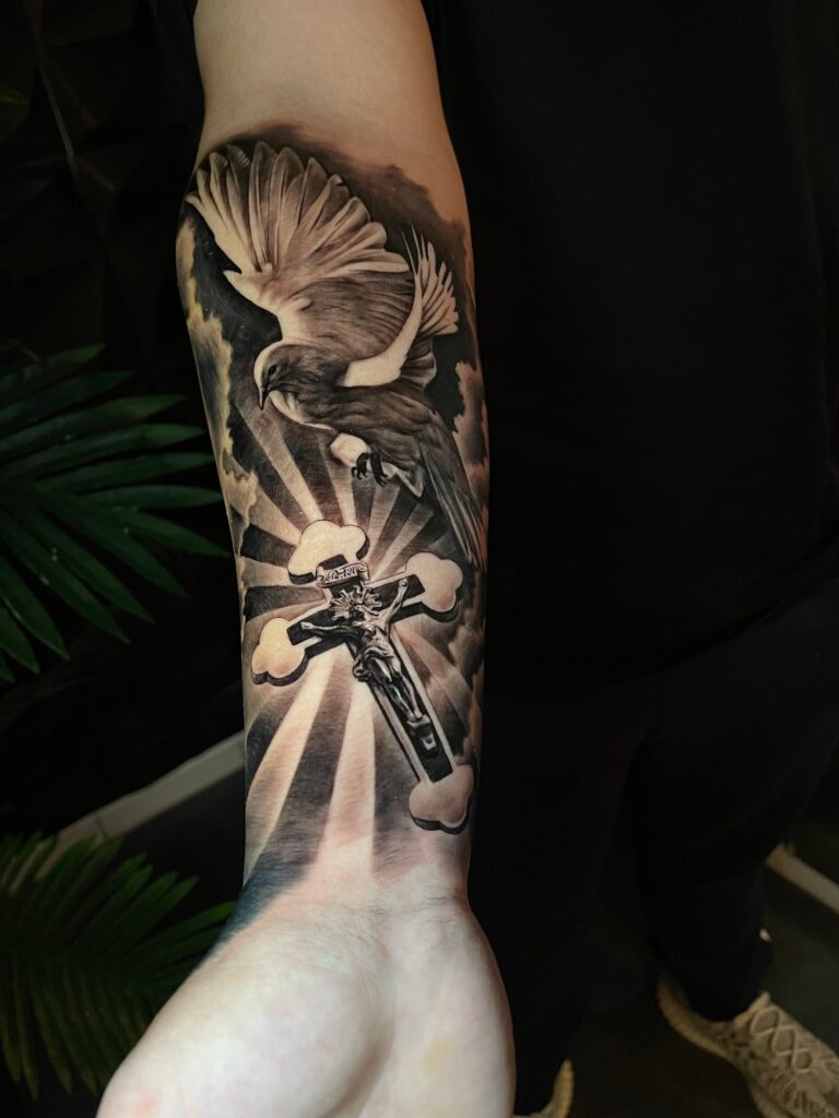 Realistisches Tattoo von Blackout Ink