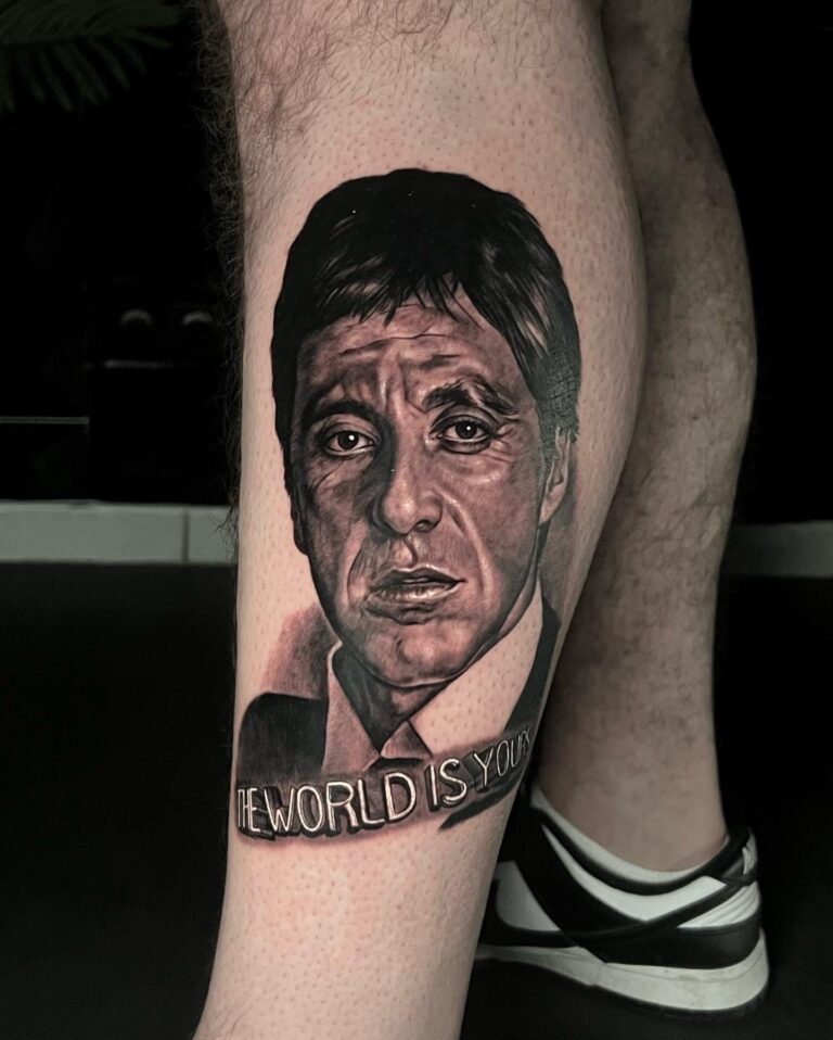 Realistisches Tattoo von Blackout Ink