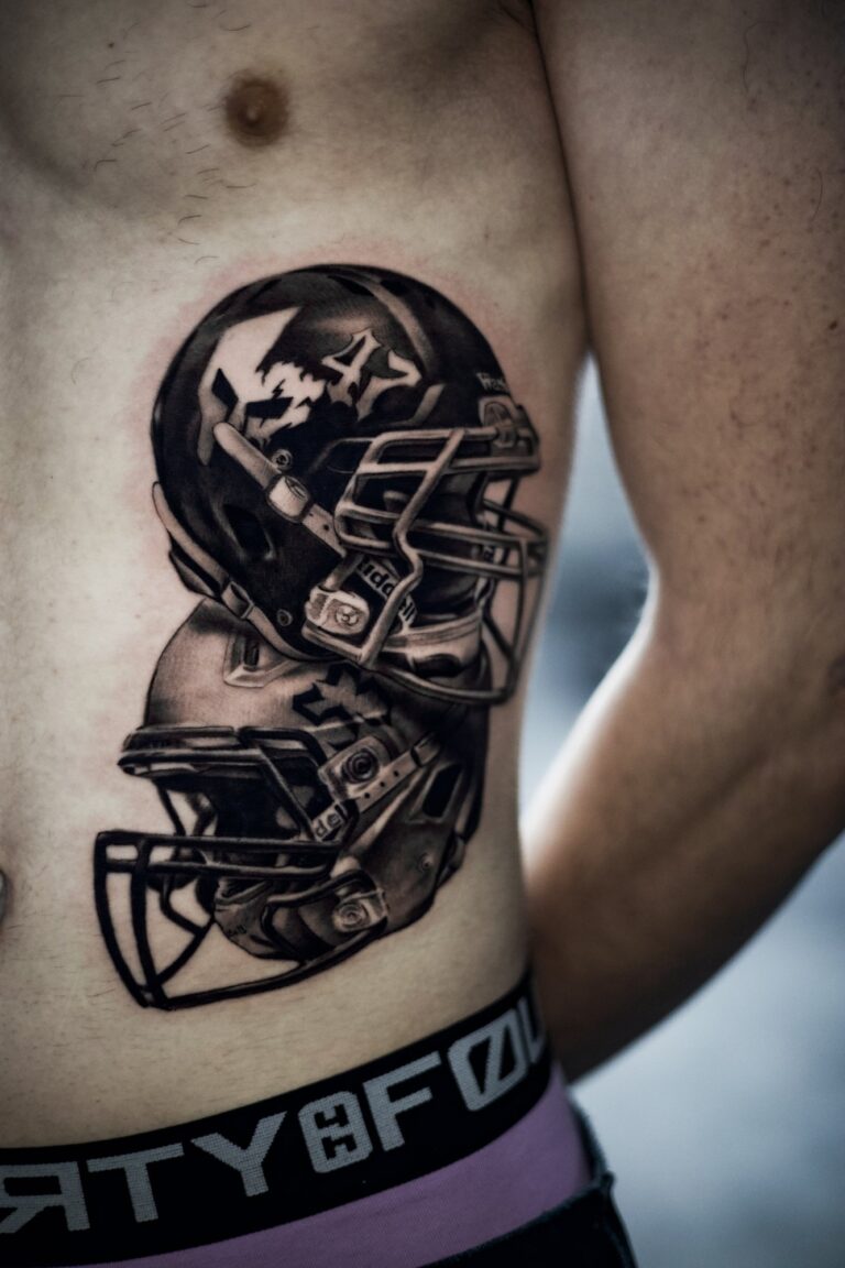 Realistisches Tattoo von Blackout Ink