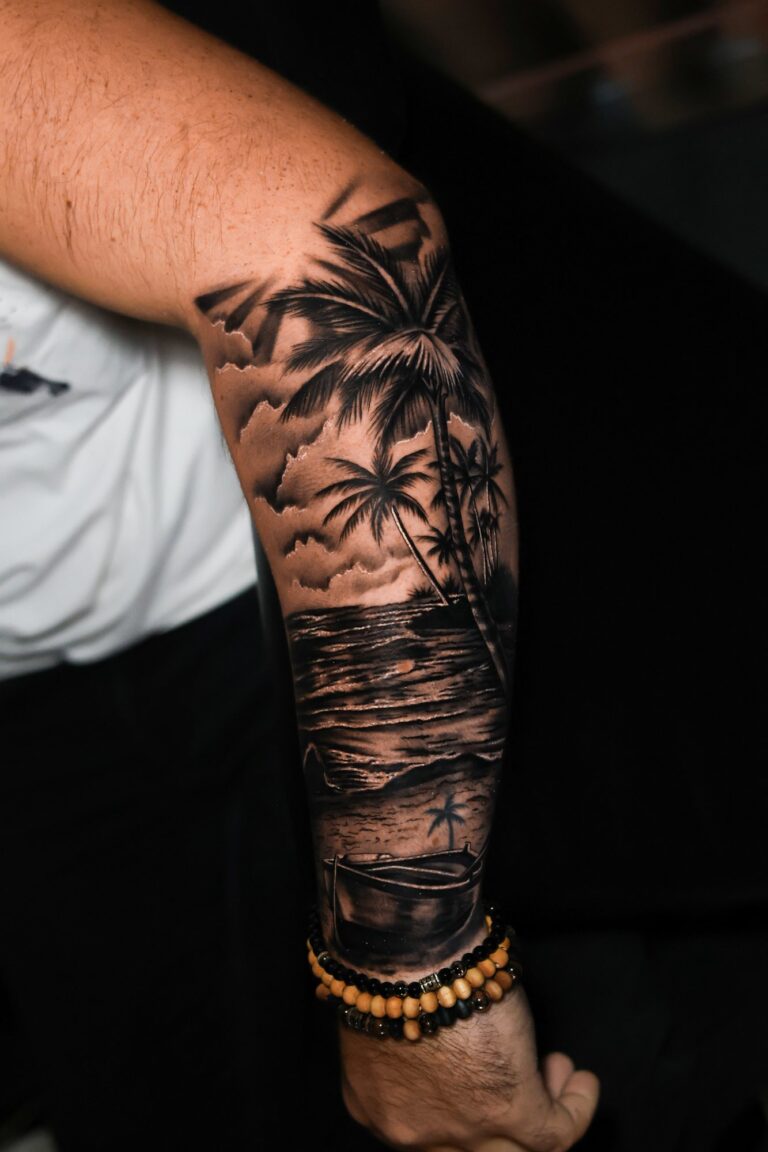 Realistisches Tattoo von Blackout Ink