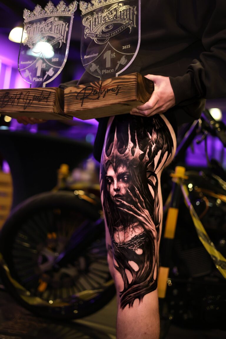 Realistisches Tattoo von Blackout Ink