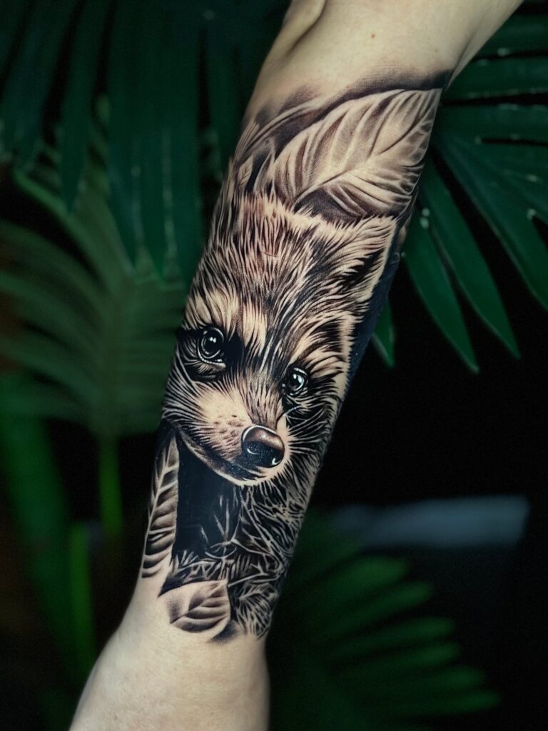Realistisches Tattoo von Blackout Ink