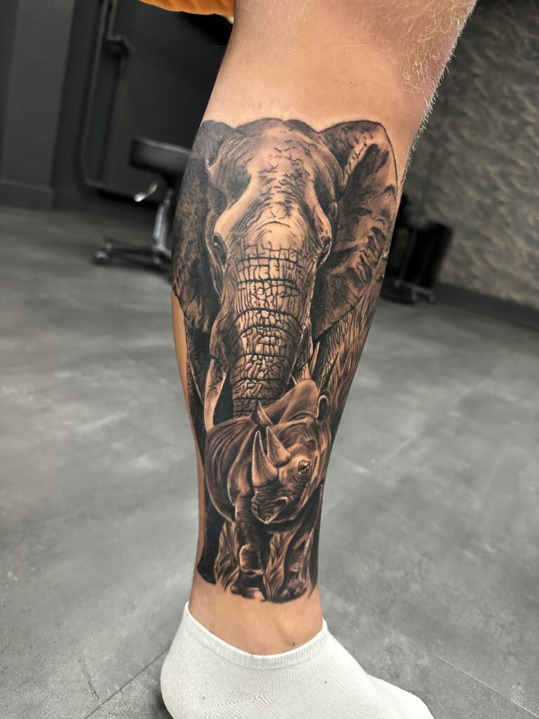 Realistisches Tattoo von Blackout Ink