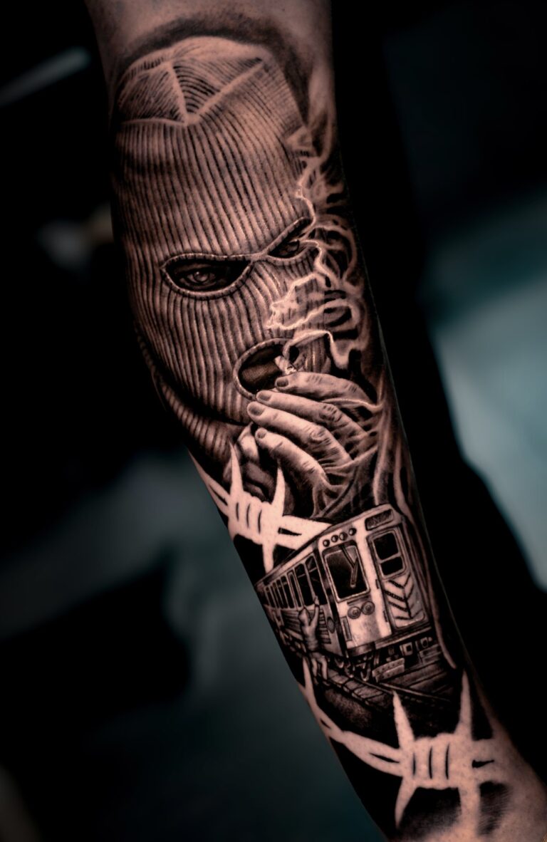 Realistisches Tattoo von Blackout Ink