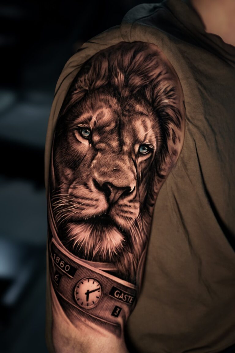 Realistisches Tattoo von Blackout Ink