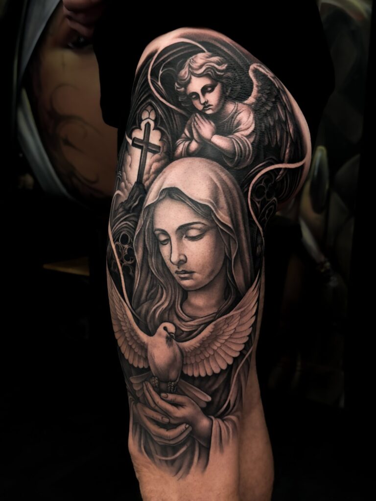 Realistisches Tattoo von Blackout Ink
