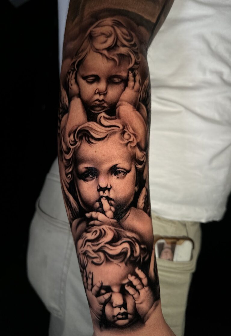 Realistisches Tattoo von Blackout Ink