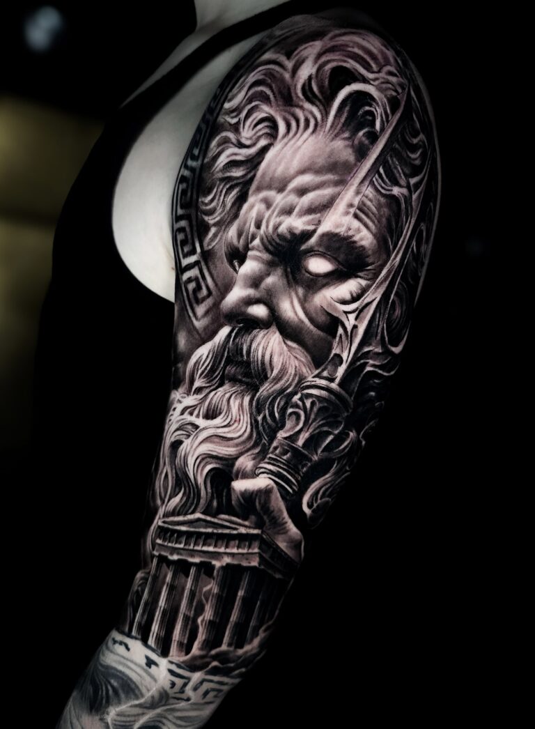 Realistisches Tattoo von Blackout Ink