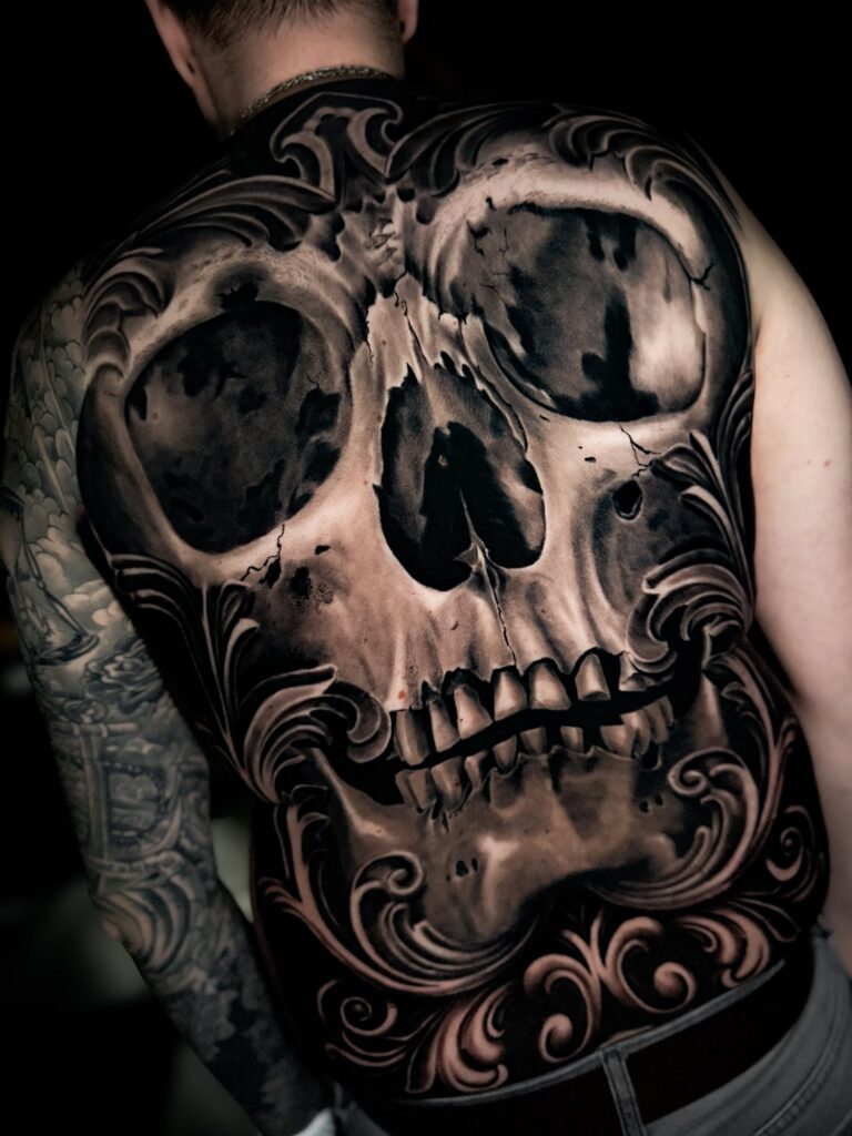 Realistisches Tattoo von Blackout Ink