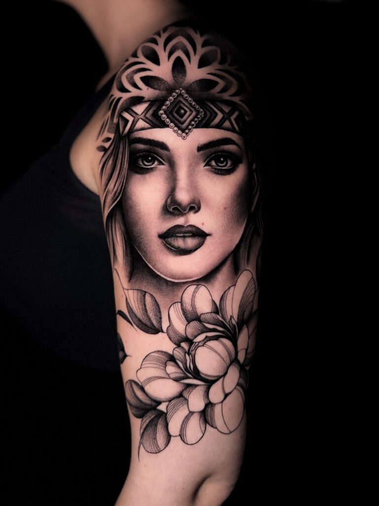 Realistisches Tattoo von Blackout Ink